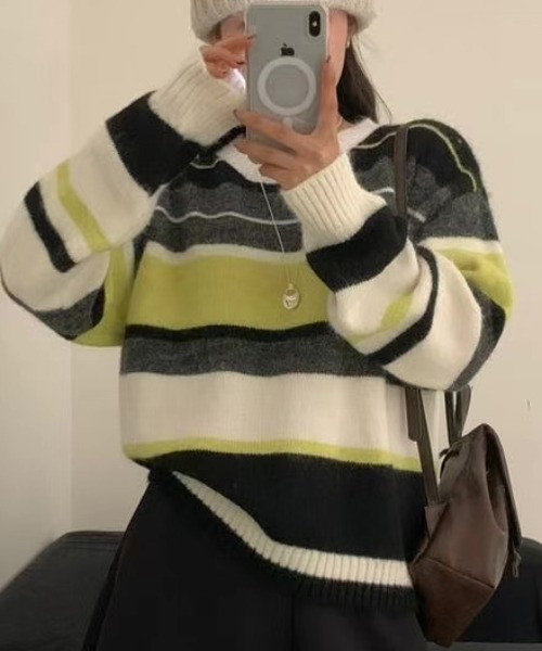FINEnough(ファインナフ)の「カラフルボーダークルーネックニットトップス(ニット/セーター・レディース・ピンク/イエロー/グリーン・FREE)」の2枚目の写真