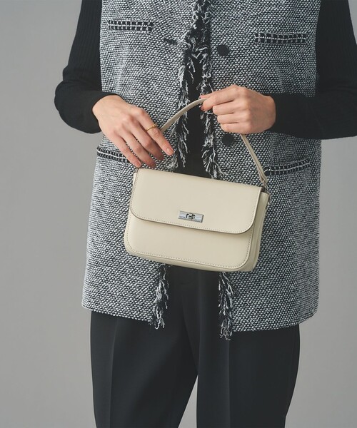 UNITED ARROWS（ユナイテッドアローズ）の「フラップ コンパートメント ショルダーバッグ（ショルダーバッグ・レディース・オフホワイト/ブラック・FREE）」の3枚目の写真