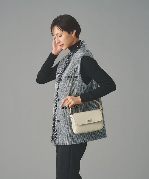 UNITED ARROWS（ユナイテッドアローズ）の「フラップ コンパートメント ショルダーバッグ（ショルダーバッグ・レディース・オフホワイト/ブラック・FREE）」の5枚目の写真