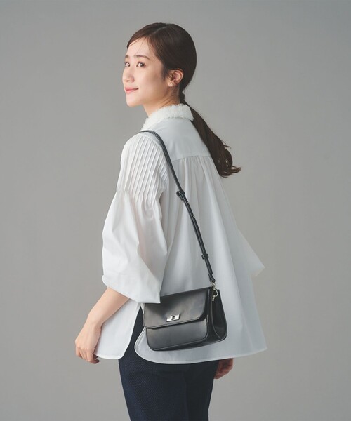 UNITED ARROWS（ユナイテッドアローズ）の「フラップ コンパートメント ショルダーバッグ（ショルダーバッグ・レディース・オフホワイト/ブラック・FREE）」の6枚目の写真