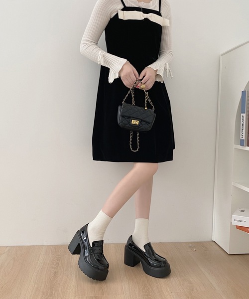 Lace Ladies(レースレディース)の「パテント調 ボリューム ヒール コイン ローファー(ローファー・レディース・ブラック・22.5cm/23cm/23.5cm/24cm/24.5cm)」の3枚目の写真