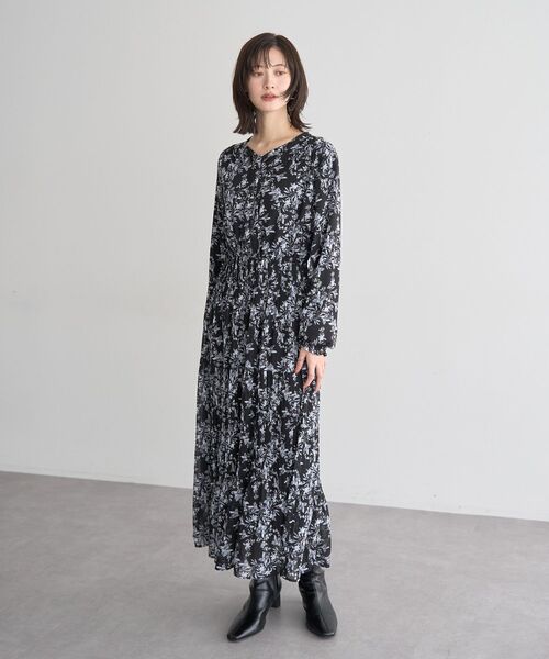 YECCA VECCA（イェッカヴェッカ）の「ボタニカル柄ボウタイプリーツワンピース（ワンピース・レディース・ブラック/アイボリー・FREE）」の5枚目の写真