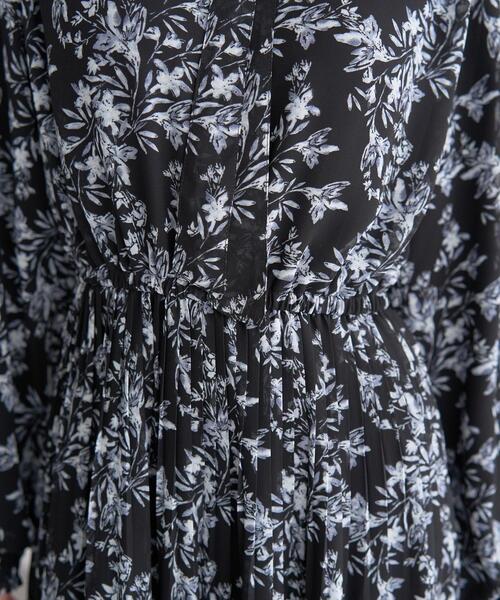 YECCA VECCA（イェッカヴェッカ）の「ボタニカル柄ボウタイプリーツワンピース（ワンピース・レディース・ブラック/アイボリー・FREE）」の12枚目の写真