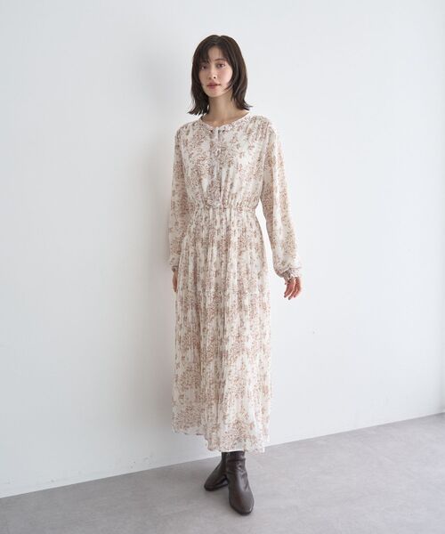 YECCA VECCA（イェッカヴェッカ）の「ボタニカル柄ボウタイプリーツワンピース（ワンピース・レディース・ブラック/アイボリー・FREE）」の13枚目の写真