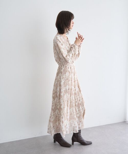 YECCA VECCA（イェッカヴェッカ）の「ボタニカル柄ボウタイプリーツワンピース（ワンピース・レディース・ブラック/アイボリー・FREE）」の14枚目の写真