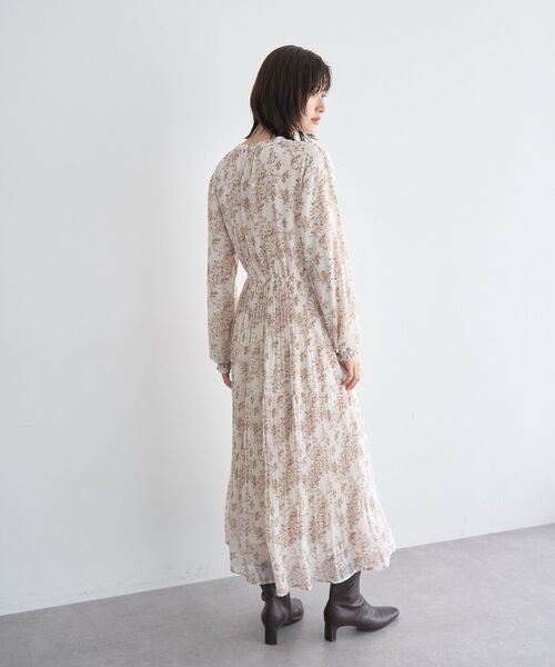 YECCA VECCA（イェッカヴェッカ）の「ボタニカル柄ボウタイプリーツワンピース（ワンピース・レディース・ブラック/アイボリー・FREE）」の15枚目の写真