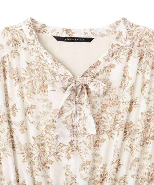 YECCA VECCA（イェッカヴェッカ）の「ボタニカル柄ボウタイプリーツワンピース（ワンピース・レディース・ブラック/アイボリー・FREE）」の21枚目の写真