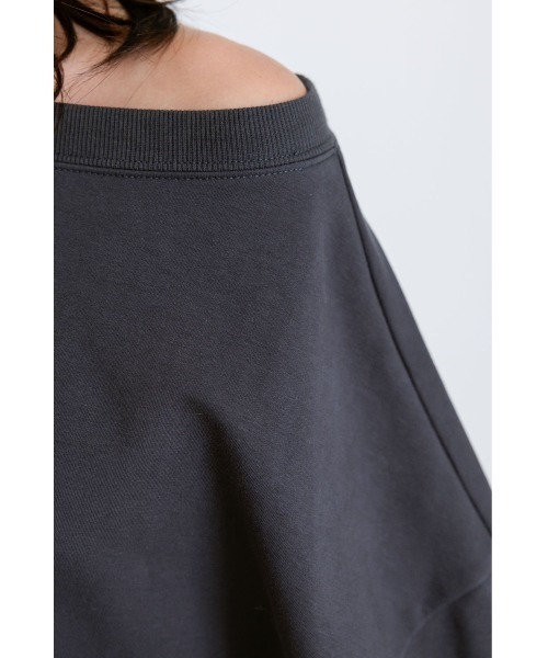トップス BY Studio Doe One Shoulder Sweatshirt Studio Doe（スタジオドー）の「Studio Doe One Shoulder Sweatshirt