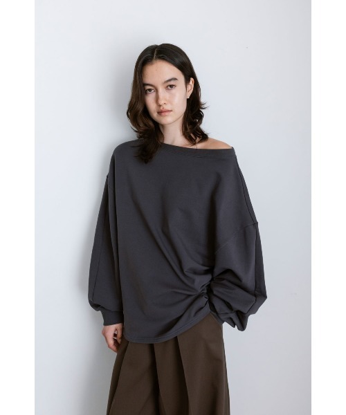 トップス BY Studio Doe One Shoulder Sweatshirt Studio Doe（スタジオドー）の「Studio Doe One Shoulder Sweatshirt
