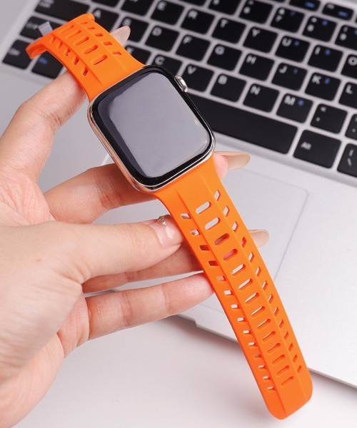 Fun & Daily（ファンアンドデイリー）の「Apple Watch スポーツバンド ＊Apple Watch Ultra対応（デジタル腕時計・メンズ・ネイビー/ベージュ/グレー/レッド/オレンジ/イエロー/ブラック/ホワイト・B/A）」の8枚目の写真