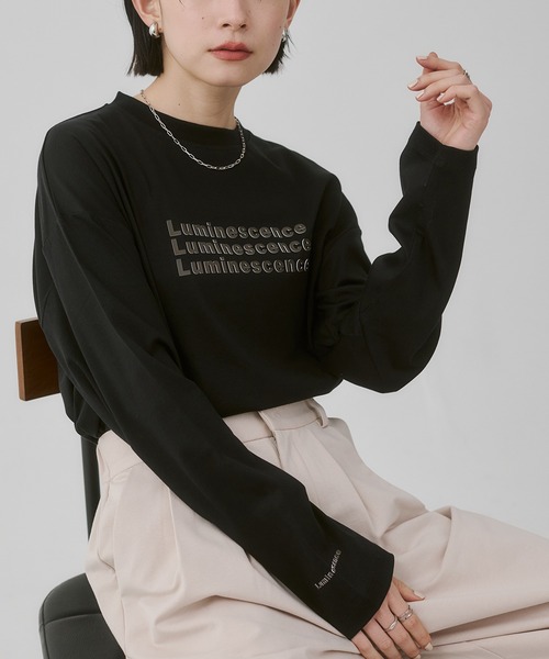 hunch(ハンチ)の「シリコンプリント ロゴ長袖Tシャツ(Tシャツ/カットソー・レディース・ブラック/アイボリー/オフホワイト・FREE)」の1枚目の写真