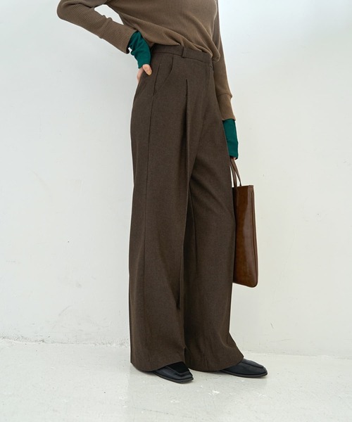 STYLE DELI(スタイルデリ)の「上部留めタックワイドパンツ(その他パンツ・レディース・ダークブラウン・MEDIUM/SMALL/LARGE)」の3枚目の写真
