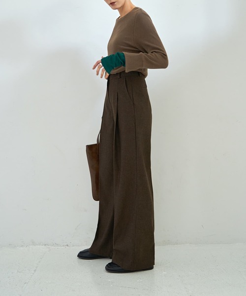 STYLE DELI(スタイルデリ)の「上部留めタックワイドパンツ(その他パンツ・レディース・ダークブラウン・MEDIUM/SMALL/LARGE)」の4枚目の写真