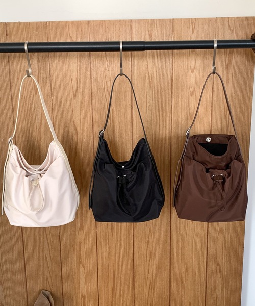 FINEnough(ファインナフ)の「シャーリングショルダーバッグ(ショルダーバッグ・レディース・ブラック/ブラウン/ホワイト・FREE)」の15枚目の写真