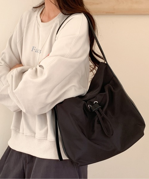 FINEnough(ファインナフ)の「シャーリングショルダーバッグ(ショルダーバッグ・レディース・ブラック/ブラウン/ホワイト・FREE)」の20枚目の写真