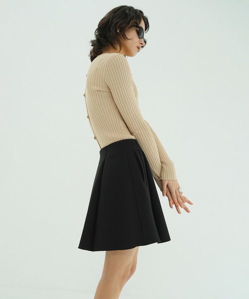 CLANE(クラネ)の「W FACE GOLD BUTTON KNIT TOPS(ニット/セーター・レディース・ブラック/アイボリー/ベージュ・1/2)」の8枚目の写真