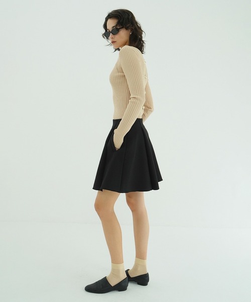 CLANE(クラネ)の「W FACE GOLD BUTTON KNIT TOPS(ニット/セーター・レディース・ブラック/アイボリー/ベージュ・1/2)」の9枚目の写真