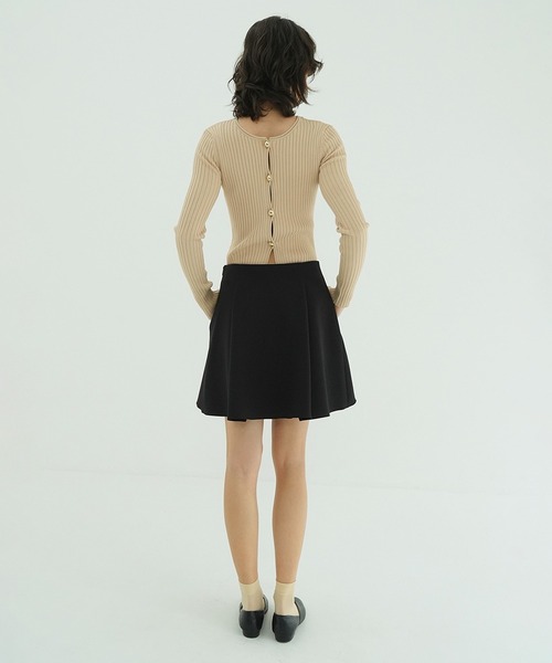 CLANE(クラネ)の「W FACE GOLD BUTTON KNIT TOPS(ニット/セーター・レディース・ブラック/アイボリー/ベージュ・1/2)」の10枚目の写真