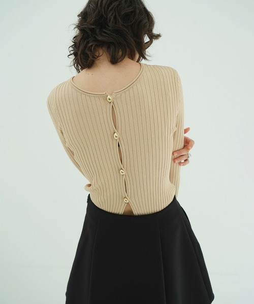 CLANE(クラネ)の「W FACE GOLD BUTTON KNIT TOPS(ニット/セーター・レディース・ブラック/アイボリー/ベージュ・1/2)」の6枚目の写真