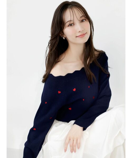 dazzlin(ダズリン)の「オフショルスカラップハートニット(ニット/セーター・レディース・ピンク/レッド/ネイビー/ミント/オフホワイト・FREE)」の3枚目の写真