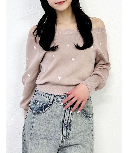 dazzlin(ダズリン)の「オフショルスカラップハートニット(ニット/セーター・レディース・ピンク/レッド/ネイビー/ミント/オフホワイト・FREE)」の4枚目の写真