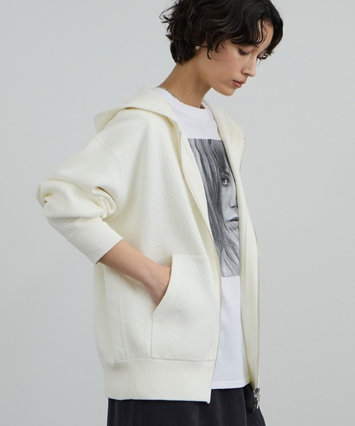 SALON adam et rope'(サロン アダム エ ロペ)の「クレープスウェットライクジップパーカー(パーカー・レディース・グリーン系その他/オフホワイト/チャコールグレー・FREE)」の2枚目の写真