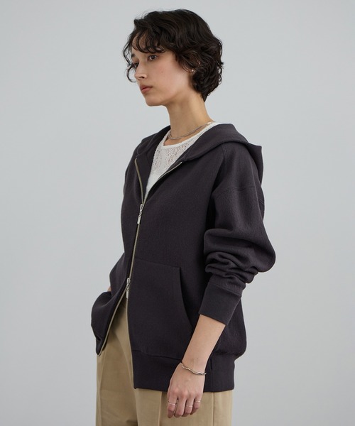 SALON adam et rope'(サロン アダム エ ロペ)の「クレープスウェットライクジップパーカー(パーカー・レディース・グリーン系その他/オフホワイト/チャコールグレー・FREE)」の3枚目の写真