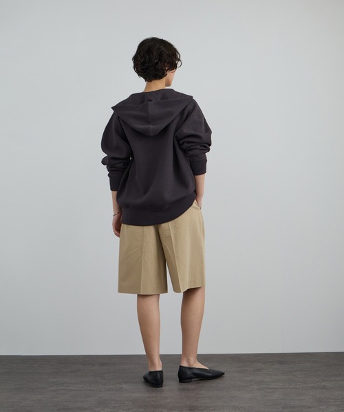 SALON adam et rope'(サロン アダム エ ロペ)の「クレープスウェットライクジップパーカー(パーカー・レディース・グリーン系その他/オフホワイト/チャコールグレー・FREE)」の7枚目の写真