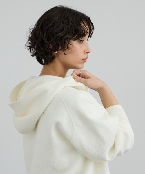 SALON adam et rope'(サロン アダム エ ロペ)の「クレープスウェットライクジップパーカー(パーカー・レディース・グリーン系その他/オフホワイト/チャコールグレー・FREE)」の11枚目の写真