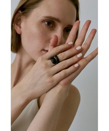 un/neu（アンノイ）の「ボリュームレイヤードリング / クリアカラーリング（リング）」