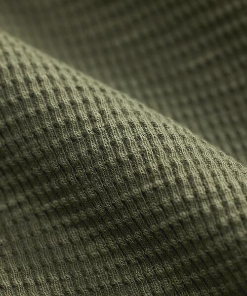 RRL(ダブル アール エル)の「ガーメントダイド ワッフルニット ヘンリーネック シャツ(Tシャツ/カットソー・メンズ・グリーン・L/XXL/XS/XL/S/M)」の2枚目の写真