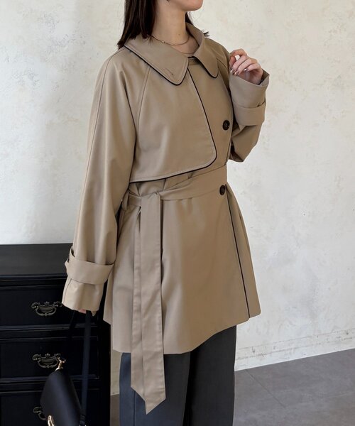 Thevon（ゼボン）の「パイピングミドルトレンチコート（トレンチコート・レディース・ベージュ/ネイビー・FREE）」の13枚目の写真