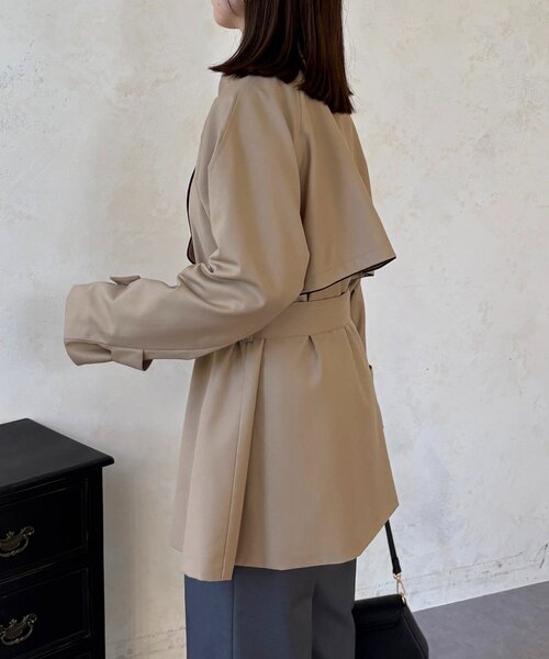 Thevon（ゼボン）の「パイピングミドルトレンチコート（トレンチコート・レディース・ベージュ/ネイビー・FREE）」の15枚目の写真