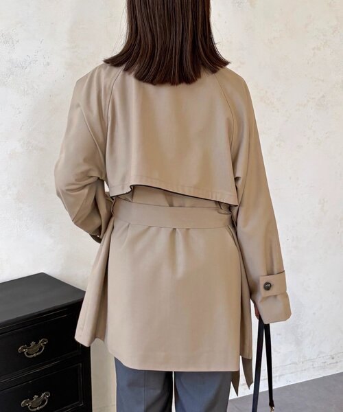 Thevon（ゼボン）の「パイピングミドルトレンチコート（トレンチコート・レディース・ベージュ/ネイビー・FREE）」の16枚目の写真