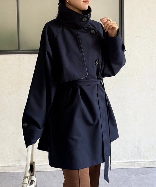 Thevon（ゼボン）の「パイピングミドルトレンチコート（トレンチコート・レディース・ベージュ/ネイビー・FREE）」の4枚目の写真