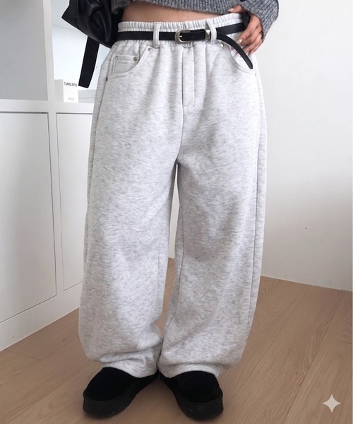 anyonemore(エニワンモア)の「ベルトループ裏起毛ワイドトレーニングスウェットパンツ(スウェットパンツ・レディース・ライトグレー・FREE)」の1枚目の写真