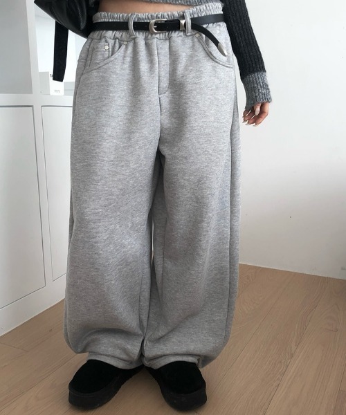 anyonemore(エニワンモア)の「ベルトループ裏起毛ワイドトレーニングスウェットパンツ(スウェットパンツ・レディース・ライトグレー・FREE)」の11枚目の写真