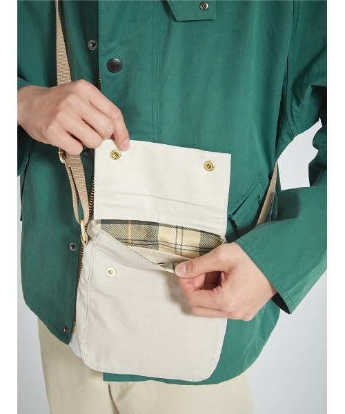 Barbour（バブアー）の「【TRANSPORT / トランスポート】 クロスボディバッグ（ショルダーバッグ・メンズ・ライトベージュ/グリーン/ネイビー・ONE SIZE）」の17枚目の写真