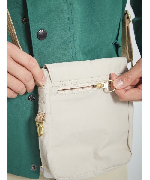 Barbour（バブアー）の「【TRANSPORT / トランスポート】 クロスボディバッグ（ショルダーバッグ・メンズ・ライトベージュ/グリーン/ネイビー・ONE SIZE）」の18枚目の写真