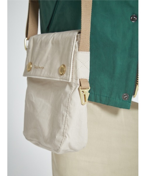 Barbour（バブアー）の「【TRANSPORT / トランスポート】 クロスボディバッグ（ショルダーバッグ・メンズ・ライトベージュ/グリーン/ネイビー・ONE SIZE）」の19枚目の写真