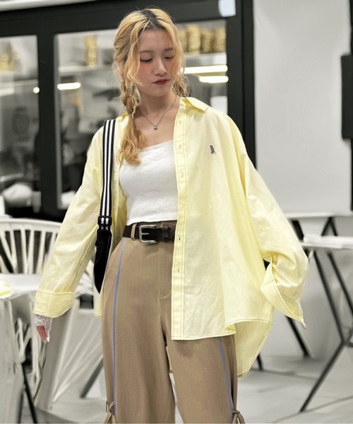 DOUBLE NAME（ダブルネーム）の「【m:rex】ミニ恐竜ワッペンオックスシャツ（シャツ/ブラウス・レディース・グリーン/イエロー・FREE）」の3枚目の写真