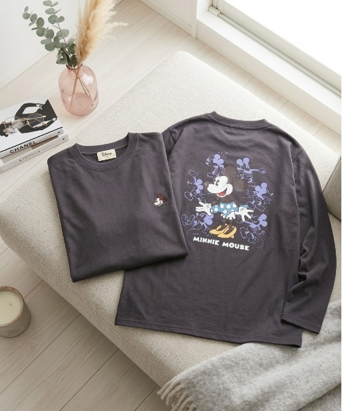 Disney(ディズニー)の「【DISNEY/ディズニー】ミッキーマウス/ミニーマウスプリントロングスリーブTシャツ(Mickey Mouse/Minnie Mouse)(Tシャツ/カットソー・レディース・スミクロ/オフホワイト/ネイビー/オートミール・LARGE/MEDIUM)」の3枚目の写真
