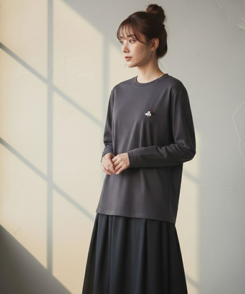 Disney(ディズニー)の「【DISNEY/ディズニー】ミッキーマウス/ミニーマウスプリントロングスリーブTシャツ(Mickey Mouse/Minnie Mouse)(Tシャツ/カットソー・レディース・スミクロ/オフホワイト/ネイビー/オートミール・LARGE/MEDIUM)」の18枚目の写真