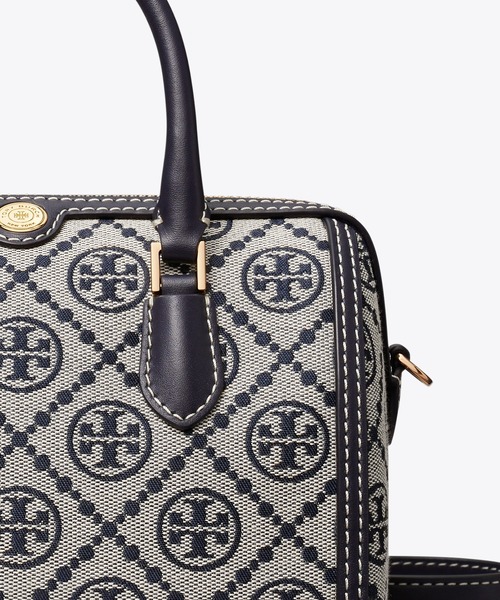TORY BURCH(トリーバーチ)の「Tモノグラム プチバレルバッグ(ショルダーバッグ・レディース・ネイビー・ONE SIZE)」の4枚目の写真