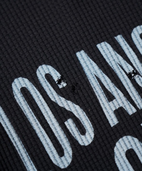 C.E.L.STORE(セルストア)の「I LOVE LA / アイラブエルエー 3/4 SLEEVE PRINTED WAFFLE TEE ダメージ加工 7分丈 ワッフル サーマルカットソー(Tシャツ/カットソー・メンズ・ブラック系その他/ブラック/ナチュラル・MEDIUM/LARGE)」の22枚目の写真