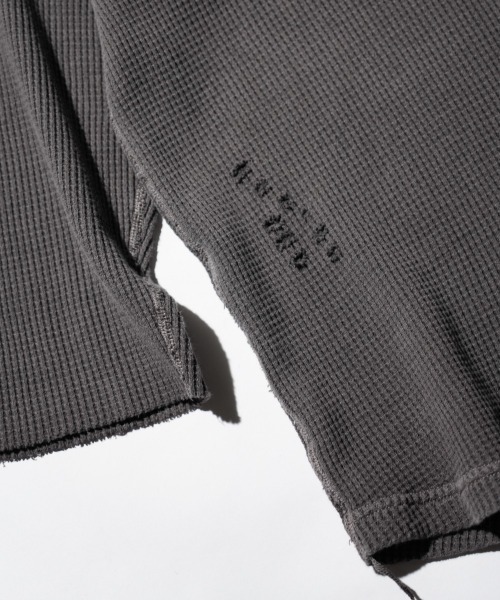 C.E.L.STORE(セルストア)の「I LOVE LA / アイラブエルエー 3/4 SLEEVE PRINTED WAFFLE TEE ダメージ加工 7分丈 ワッフル サーマルカットソー(Tシャツ/カットソー・メンズ・ブラック系その他/ブラック/ナチュラル・MEDIUM/LARGE)」の20枚目の写真