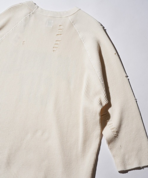C.E.L.STORE(セルストア)の「I LOVE LA / アイラブエルエー 3/4 SLEEVE PRINTED WAFFLE TEE ダメージ加工 7分丈 ワッフル サーマルカットソー(Tシャツ/カットソー・メンズ・ブラック系その他/ブラック/ナチュラル・MEDIUM/LARGE)」の9枚目の写真