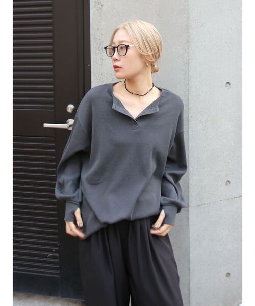 Ungrid(アングリッド)の「【WEB限定】ワッフルヘンリーネックロングスリーブTee(Tシャツ/カットソー・レディース・ピンク/チャコールグレー/アイボリー・FREE)」の3枚目の写真