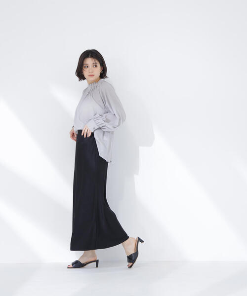 NATURAL BEAUTY BASIC(ナチュラルビューティーベーシック)の「◇タックネックブラウス(シャツ/ブラウス・レディース・グレイッシュベージュ/チャコールグレー/イエロー・FREE)」の4枚目の写真