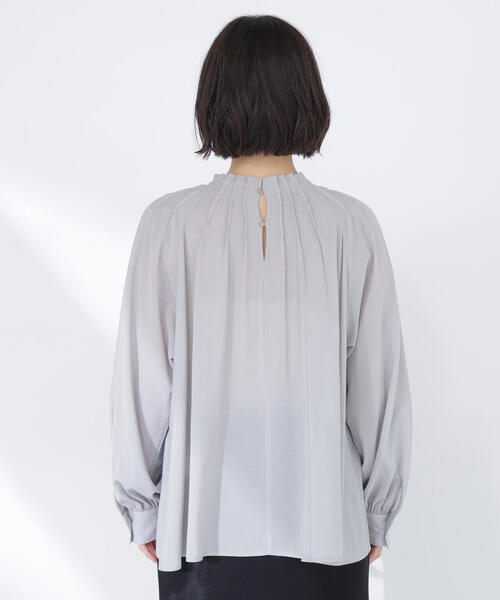 NATURAL BEAUTY BASIC(ナチュラルビューティーベーシック)の「◇タックネックブラウス(シャツ/ブラウス・レディース・グレイッシュベージュ/チャコールグレー/イエロー・FREE)」の12枚目の写真